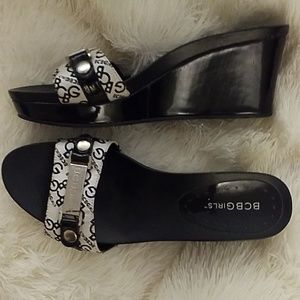 BCBG  womens sandals